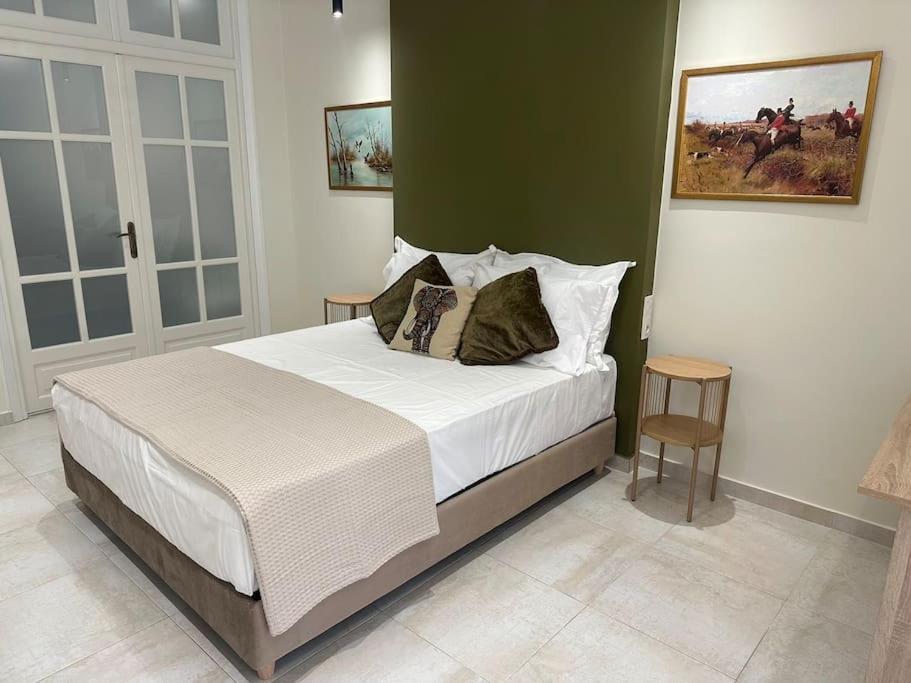 Eclectic Near Downtown Heraklion (Crete)